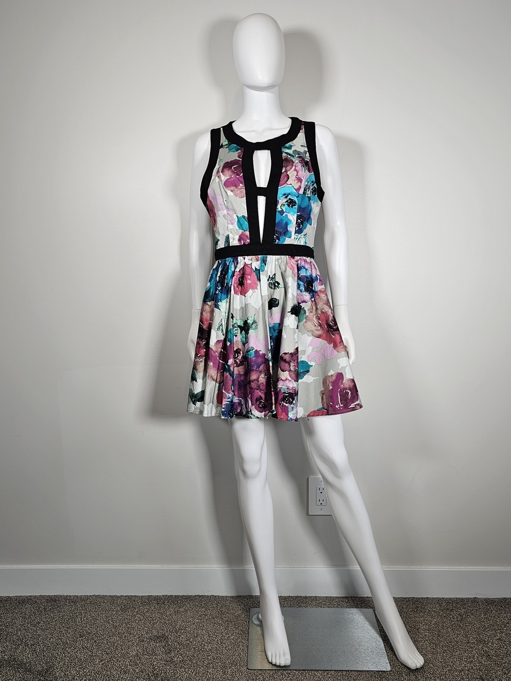 KEEPSAKE the Label Floral Keyhole Mini Dress with Black Trim Sz L